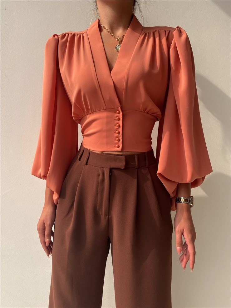 Balon Kol Önden Düğmeli V Yaka Kadın Somon Crop Bluz 21Y000527