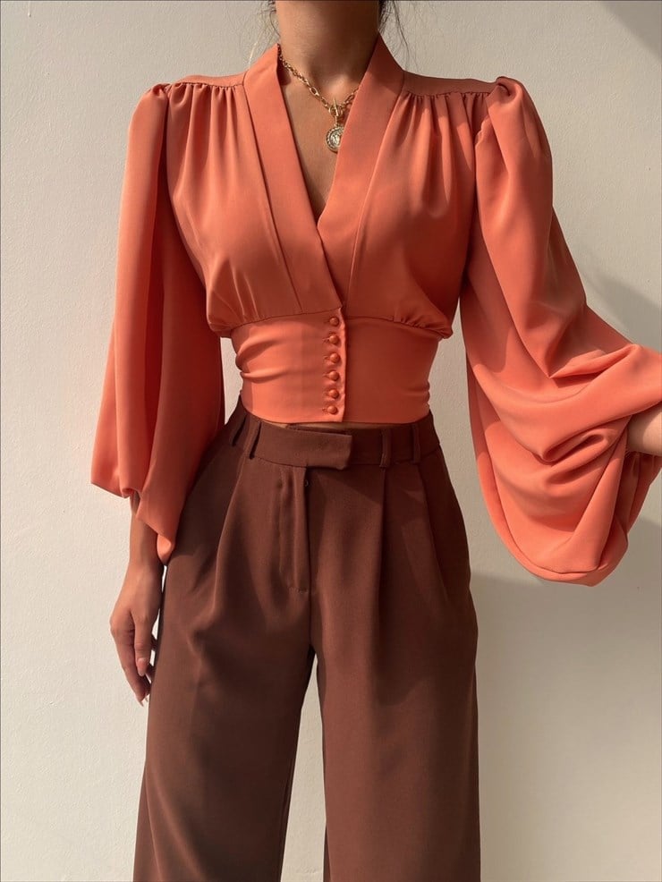 Balon Kol Önden Düğmeli V Yaka Kadın Somon Crop Bluz 21Y000527