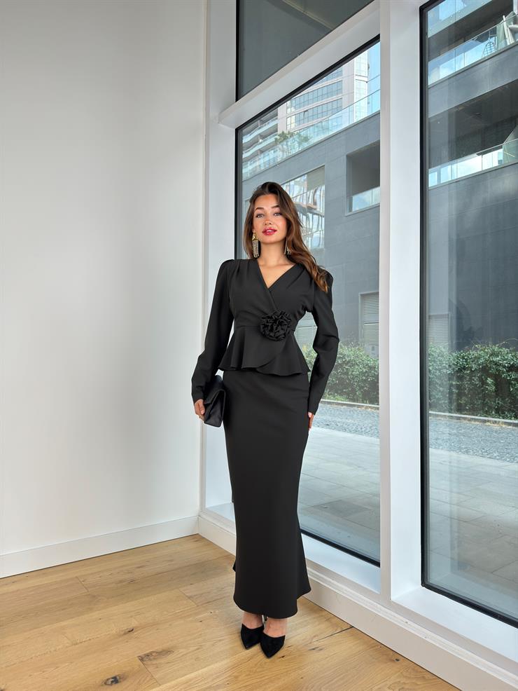 Kruvaze Yaka Geniş Omuz Aksesuarlı Uzun Kol Bluz Uzun Etek Barretos Kadın Siyah İkili Takım 25K065