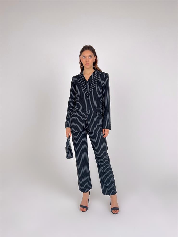 Omuz Vatkalı Blazer Ceket Önü Düğme Kapamalı Yelek Yüksek Bel Fermuarlı Pantolon Baylee Kadın Çizgili Siyah Üçlü Takım 23Y000017