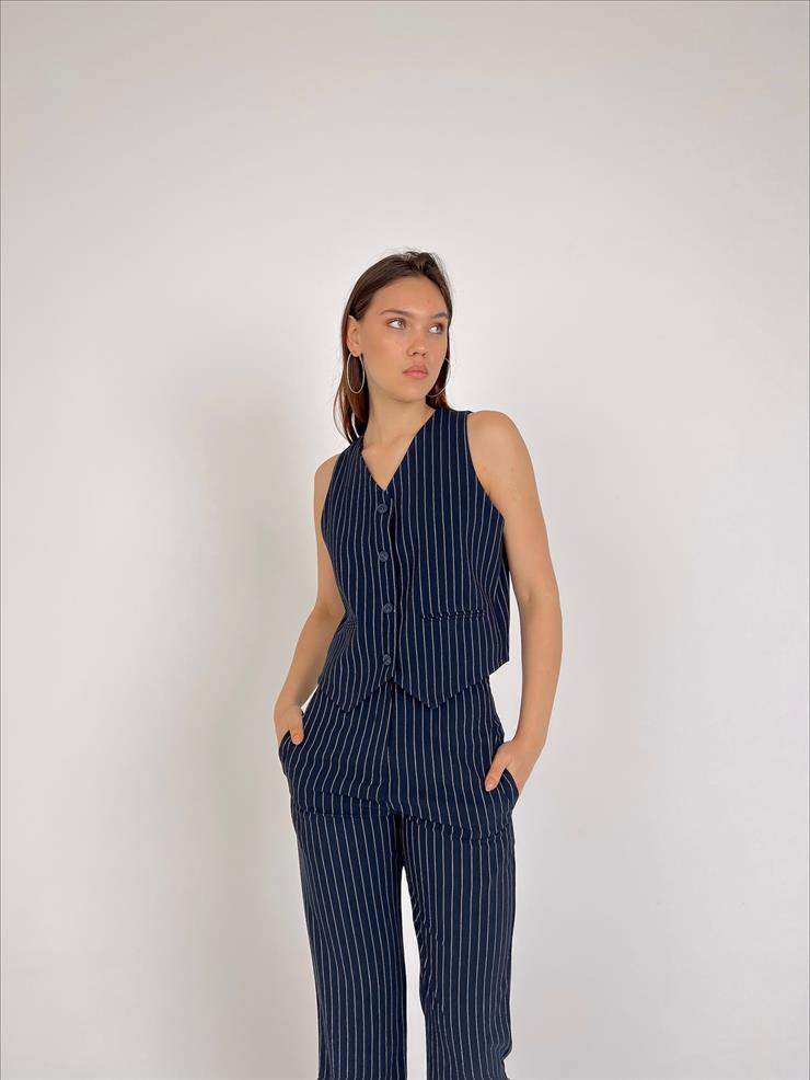 Omuz Vatkalı Blazer Ceket Önü Düğme Kapamalı Yelek Yüksek Bel Fermuarlı Pantolon Baylee Kadın Çizgili Lacivert Üçlü Takım 23Y000017