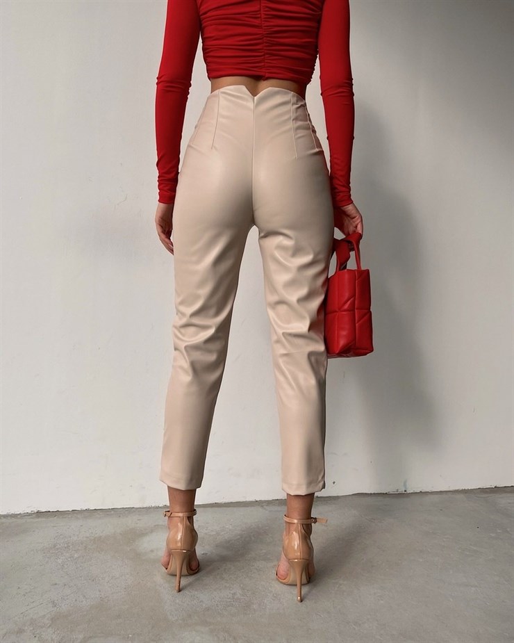 Beli Pensli Havuç Paça Suni Deri Kadın Bej Renk Pantolon 22K000204