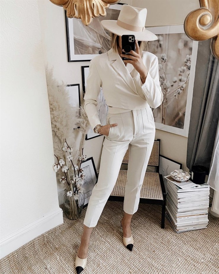 Beli Pensli Yüksek Bel Kadın Taş Renk Havuç Pantolon 22K000540