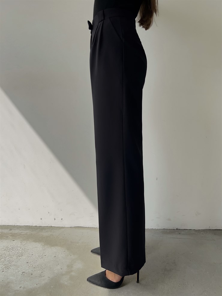 Beli Pileli Önü Cep Görünümlü Bol Paça Braddock Kadın Siyah Pantolon 23K000129