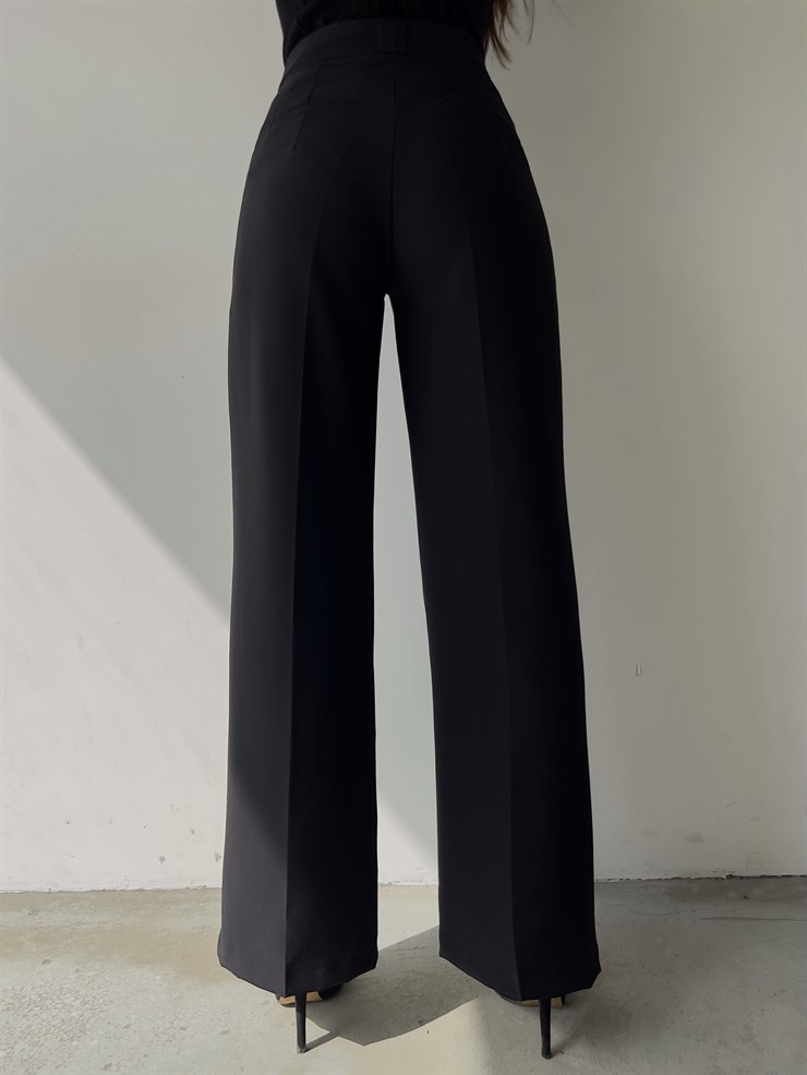 Beli Pileli Önü Cep Görünümlü Bol Paça Braddock Kadın Siyah Pantolon 23K000129