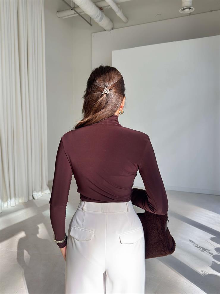 Boğazlı Yanı Drape Detaylı Belmade Kahve Kadın Bluz 26K113