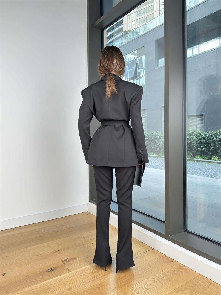 Belden Kuşaklı Blazer Ceket Paçası Yırtmaç Detaylı Pantolon Belt Siyah Kadın Takım 25Y138