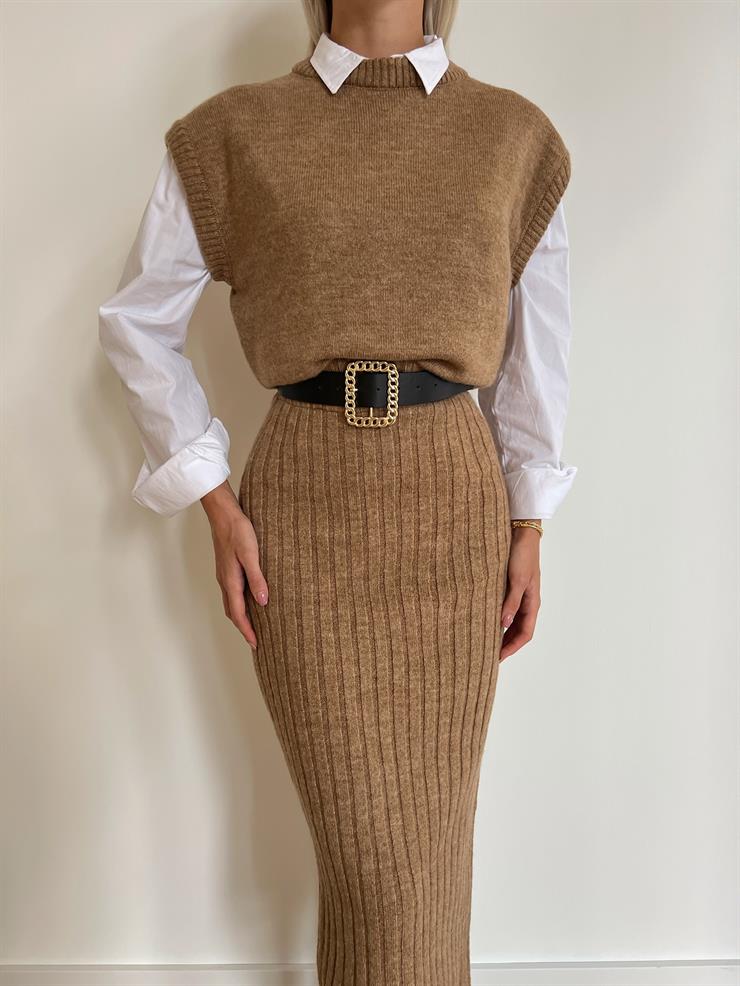 Kolsuz Yarım Boğazlı Kazak Yüksek Bel Midi Boy Etek Benedita Kadın Camel Triko Takım 24k000039