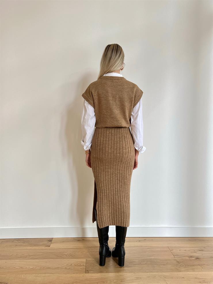 Kolsuz Yarım Boğazlı Kazak Yüksek Bel Midi Boy Etek Benedita Kadın Camel Triko Takım 24k000039