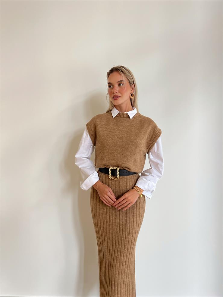 Kolsuz Yarım Boğazlı Kazak Yüksek Bel Midi Boy Etek Benedita Kadın Camel Triko Takım 24k000039