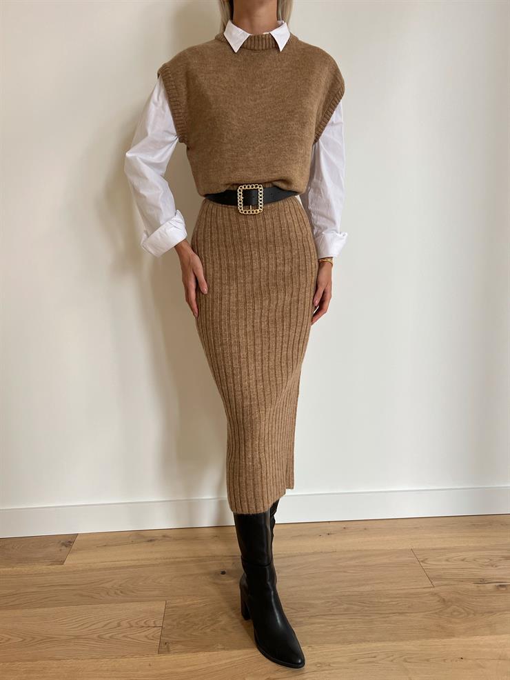 Kolsuz Yarım Boğazlı Kazak Yüksek Bel Midi Boy Etek Benedita Kadın Camel Triko Takım 24k000039