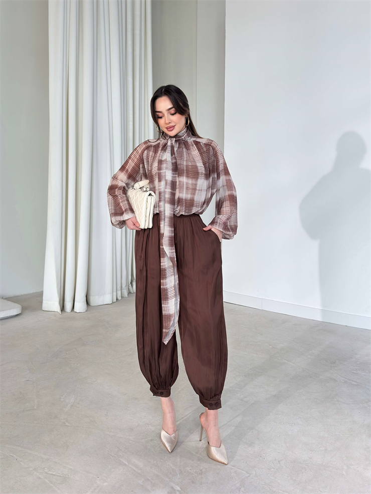 Paçası Düğmeli Saten Berenice Kahve Kadın Pantolon 26Y154