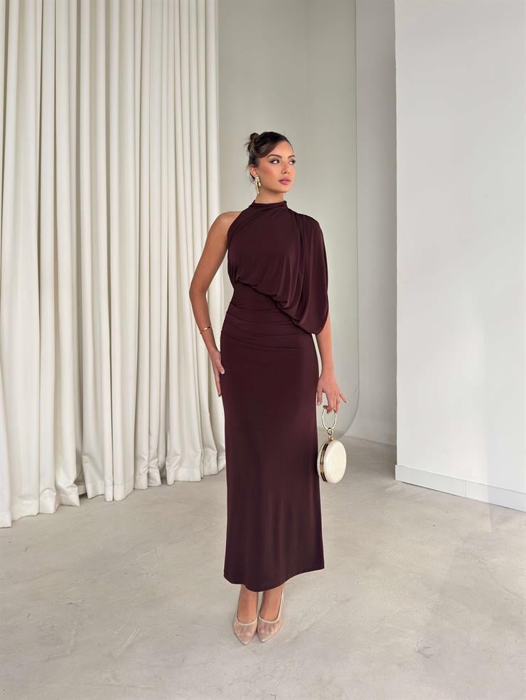 Drape Detaylı Boğazlı Tek Omuz Berli Kahve Kadın Elbise 26K099