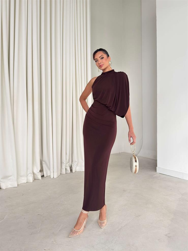 Drape Detaylı Boğazlı Tek Omuz Berli Kahve Kadın Elbise 26K099