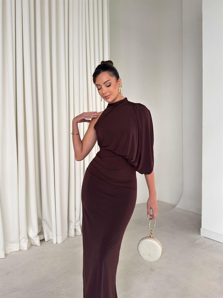 Drape Detaylı Boğazlı Tek Omuz Berli Kahve Kadın Elbise 26K099