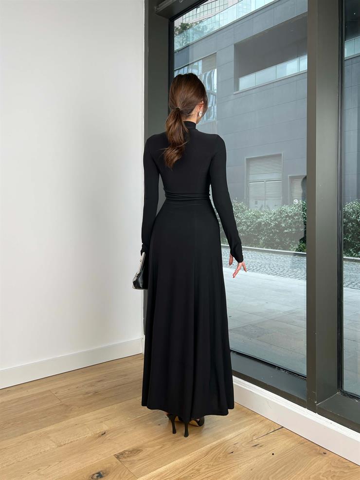 Yarım Boğaz Uzun Kol Eteği Geniş Berni Kadın Siyah Elbise 24Y052