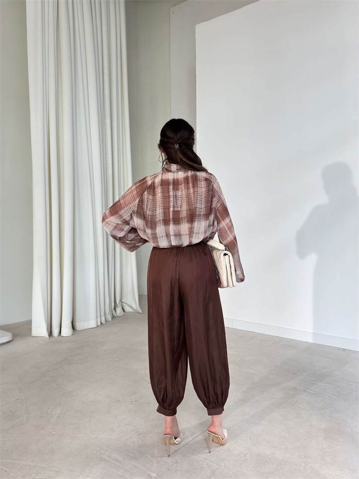 Desenli Transparan Boynu Fularlı Berrin Kahve Kadın Bluz 26Y155