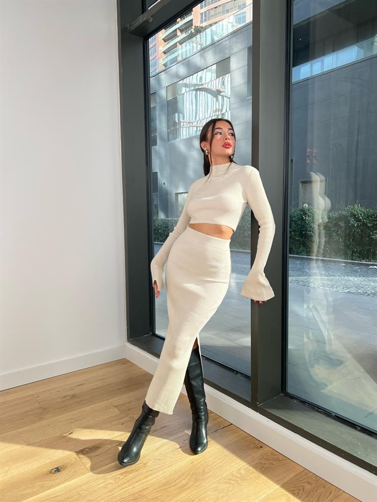 Yarım Boğazlı Uzun Kol Crop Yüksek Bel Yırtmaçlı Etek Bhava Kadın Taş Triko Takım 24k000144