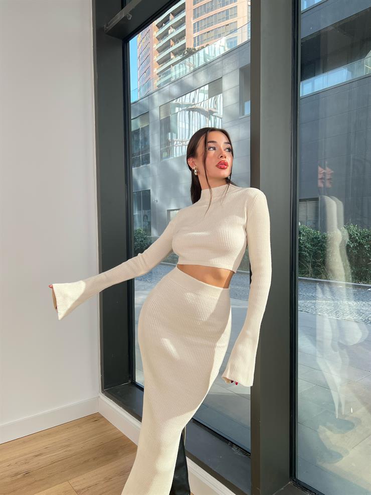 Yarım Boğazlı Uzun Kol Crop Yüksek Bel Yırtmaçlı Etek Bhava Kadın Taş Triko Takım 24k000144