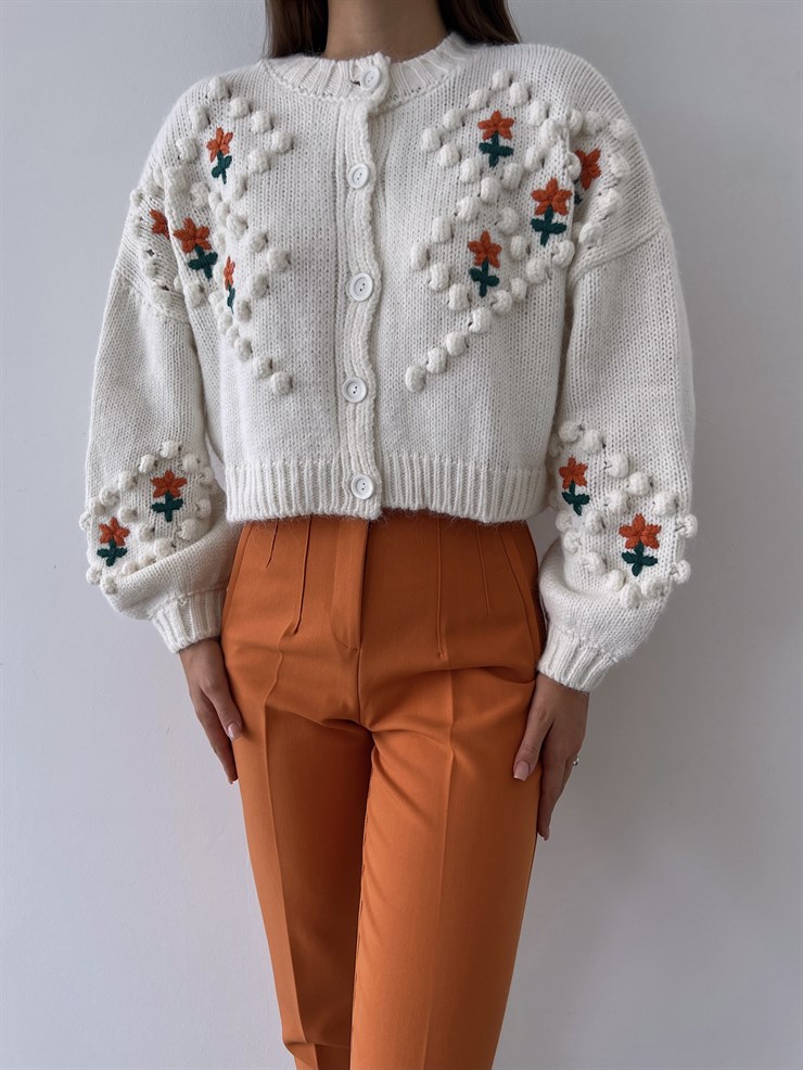 Bisiklet Yaka Önü Düğme Kapamalı Çiçek Desenli Tate Kadın Ekru Hırka 23K000184