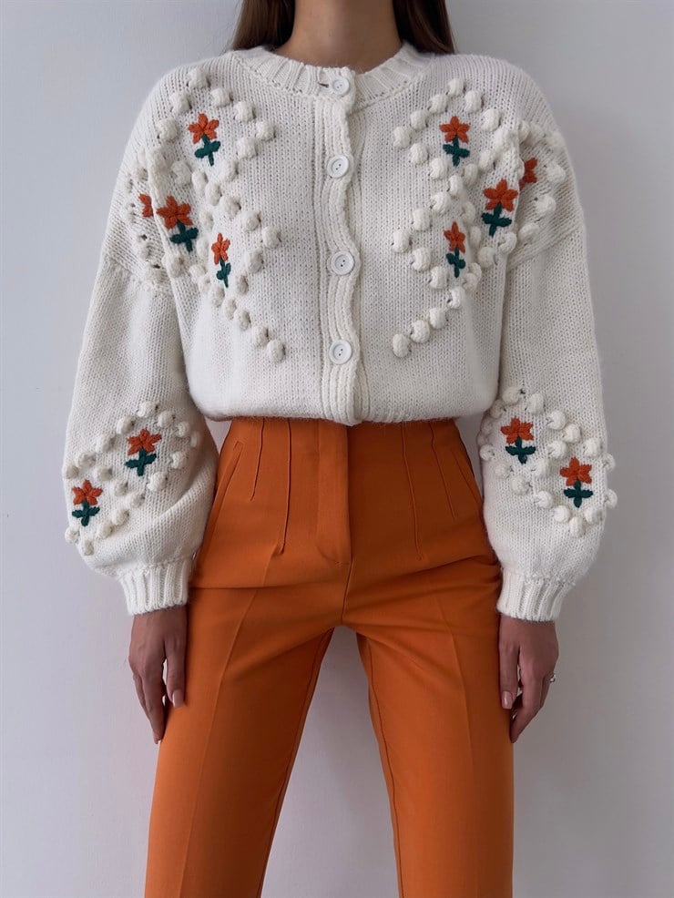 Bisiklet Yaka Önü Düğme Kapamalı Çiçek Desenli Tate Kadın Ekru Hırka 23K000184