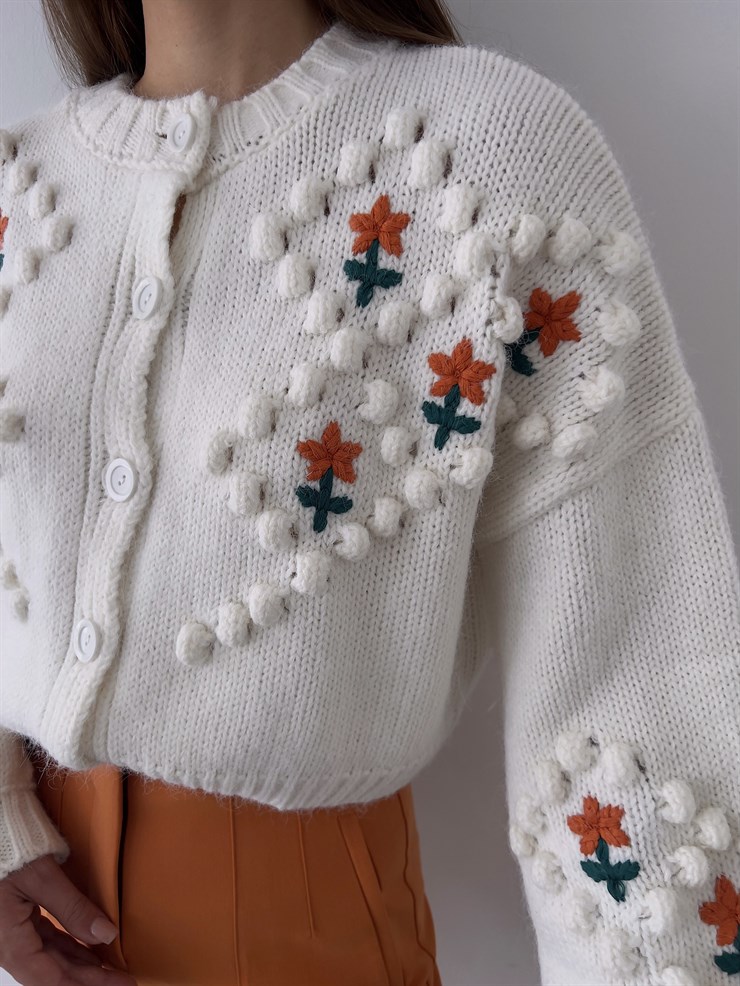 Bisiklet Yaka Önü Düğme Kapamalı Çiçek Desenli Tate Kadın Ekru Hırka 23K000184