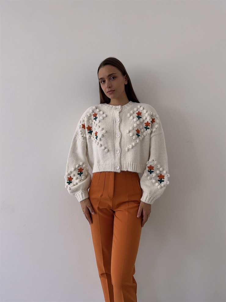 Bisiklet Yaka Önü Düğme Kapamalı Çiçek Desenli Tate Kadın Ekru Hırka 23K000184