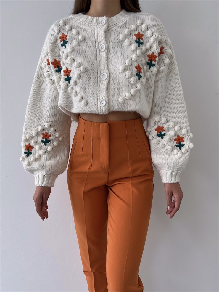 Bisiklet Yaka Önü Düğme Kapamalı Çiçek Desenli Tate Kadın Ekru Hırka 23K000184