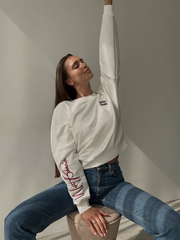 Bisiklet Yaka Önü Ve Arkası Yazılı Akadia Kadın Beyaz Sweat 23K000001