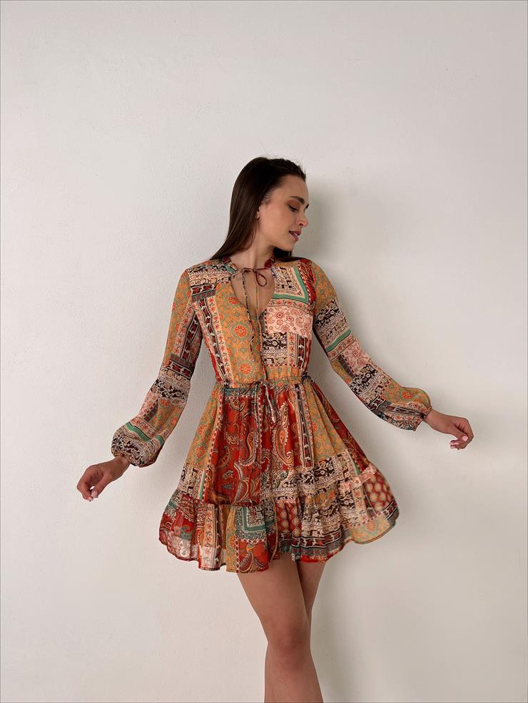 V Yaka Boyundan Bağlama Detaylı Biyeli Kadın Etnik Desenli Kahve Mini Tül Elbise 23Y000084