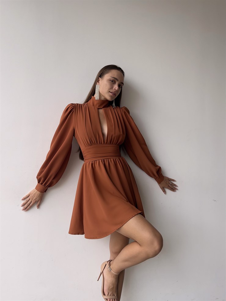 Boğazlı Derin V Yaka Düğmeli Kol Belden Oturtmalı Eteği Volanlı Ivon Kadın Tarçın Mini Elbise 23K000029