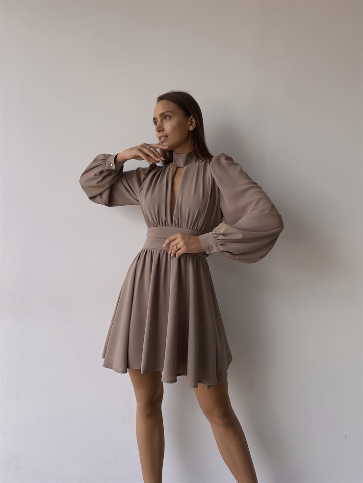 Boğazlı Derin V Yaka Düğmeli Kol Belden Oturtmalı Eteği Volanlı Ivon Kadın Vizon Mini Elbise 23K000029