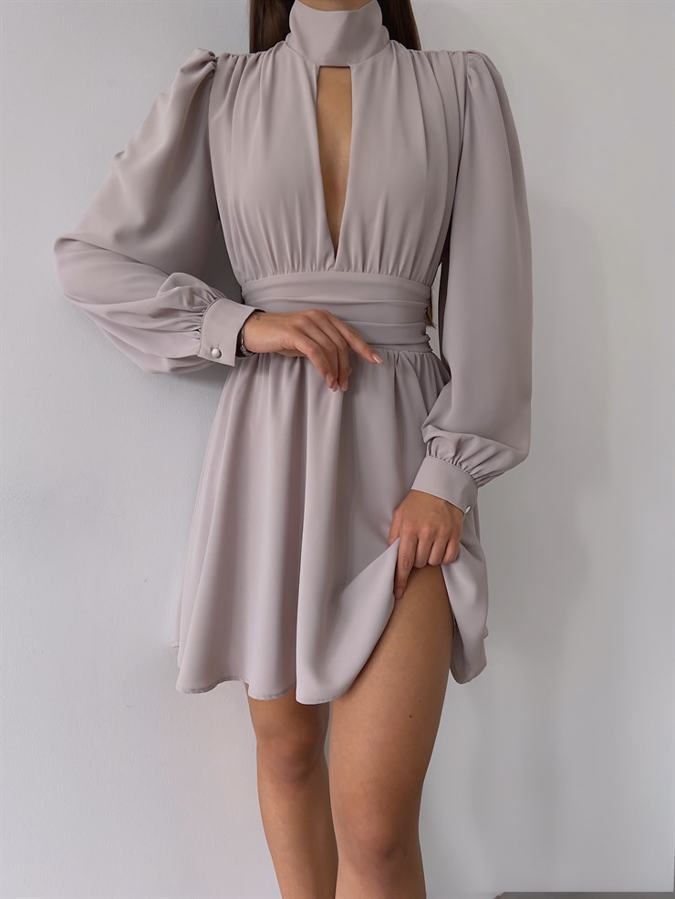 Boğazlı Derin V Yaka Düğmeli Kol Belden Oturtmalı Eteği Volanlı Ivon Kadın Taş Mini Elbise 23K000029