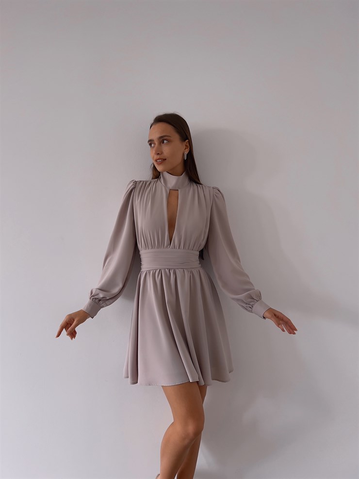 Boğazlı Derin V Yaka Düğmeli Kol Belden Oturtmalı Eteği Volanlı Ivon Kadın Taş Mini Elbise 23K000029