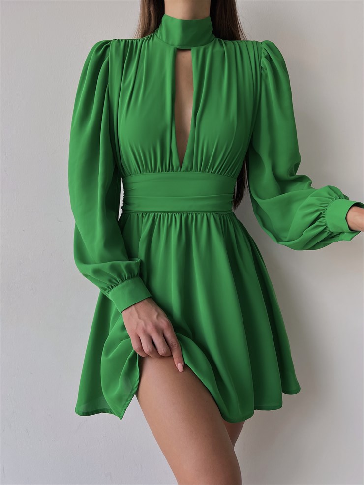 Boğazlı Derin V Yaka Düğmeli Kol Belden Oturtmalı Eteği Volanlı Ivon Kadın Zümrüt Mini Elbise 23K000029