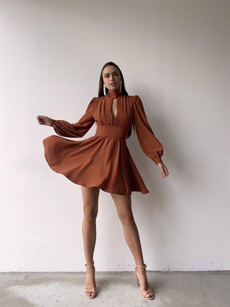 Boğazlı Derin V Yaka Düğmeli Kol Belden Oturtmalı Eteği Volanlı Ivon Kadın Tarçın Mini Elbise 23K000029