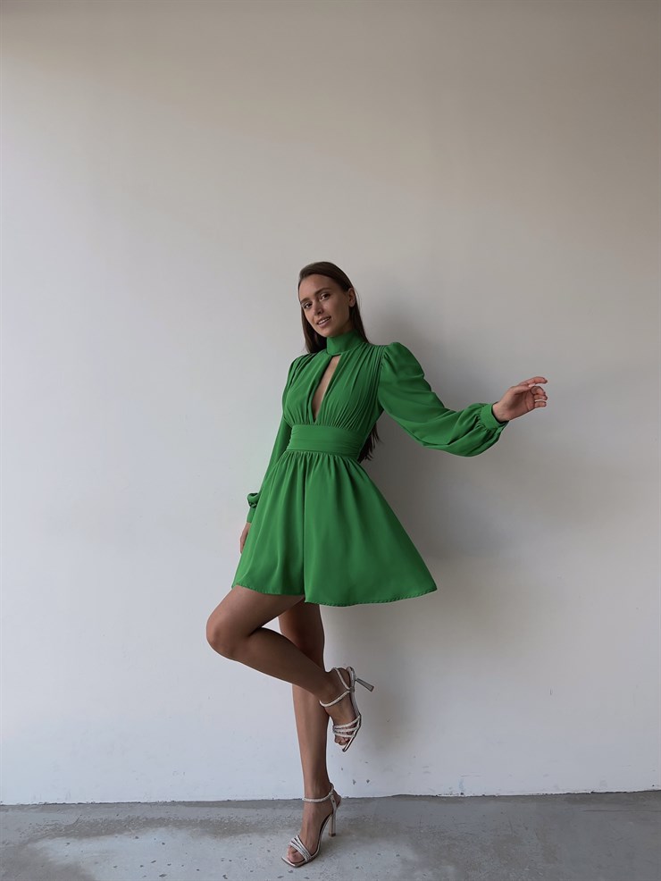 Boğazlı Derin V Yaka Düğmeli Kol Belden Oturtmalı Eteği Volanlı Ivon Kadın Zümrüt Mini Elbise 23K000029