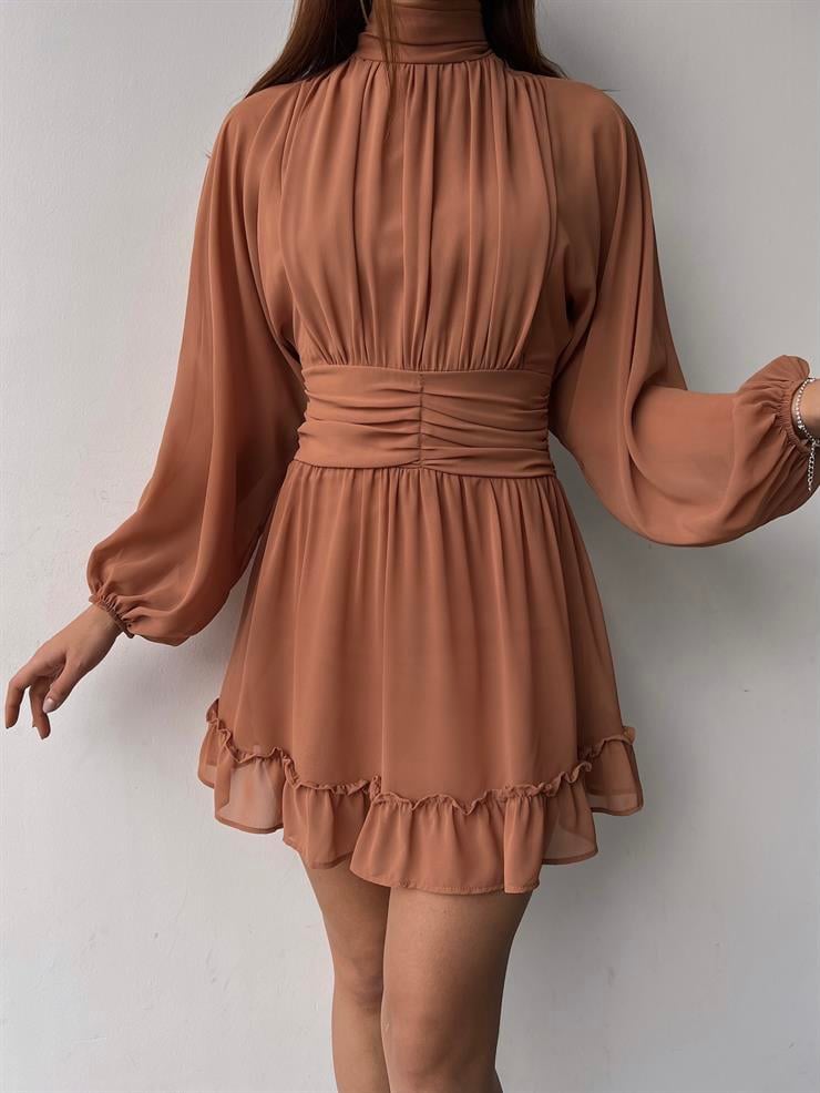 Boğazlı Etek Ucu Fırfırlı Uzun Tül Kol Penny Kadın Kısa Camel Elbise 23K000313