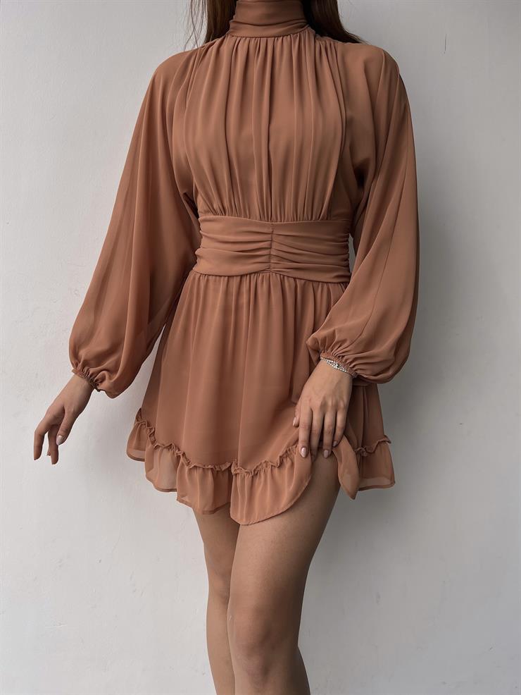 Boğazlı Etek Ucu Fırfırlı Uzun Tül Kol Penny Kadın Kısa Camel Elbise 23K000313