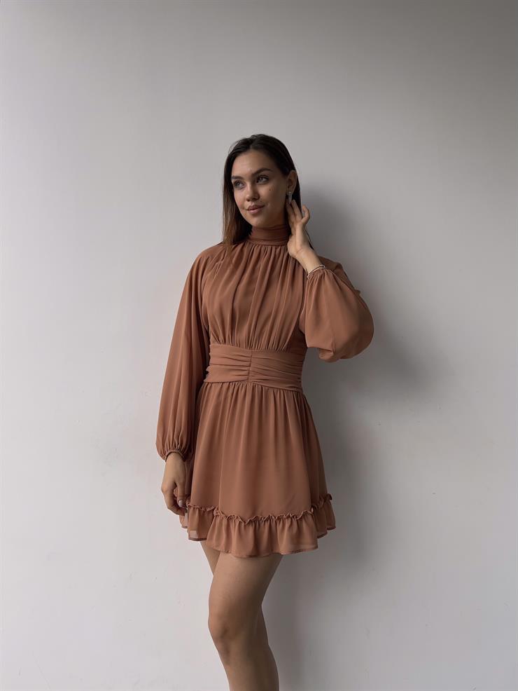 Boğazlı Etek Ucu Fırfırlı Uzun Tül Kol Penny Kadın Kısa Camel Elbise 23K000313