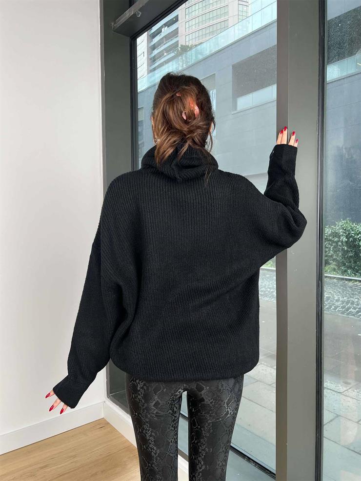 Boğazlı Oversize Allan Kadın Siyah Kazak 24k428