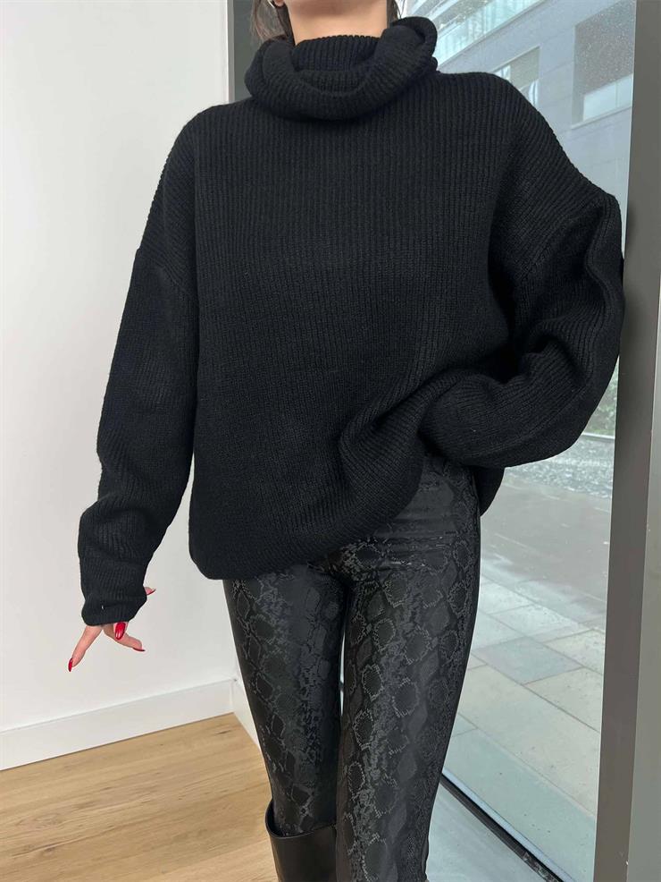 Boğazlı Oversize Allan Kadın Siyah Kazak 24k428