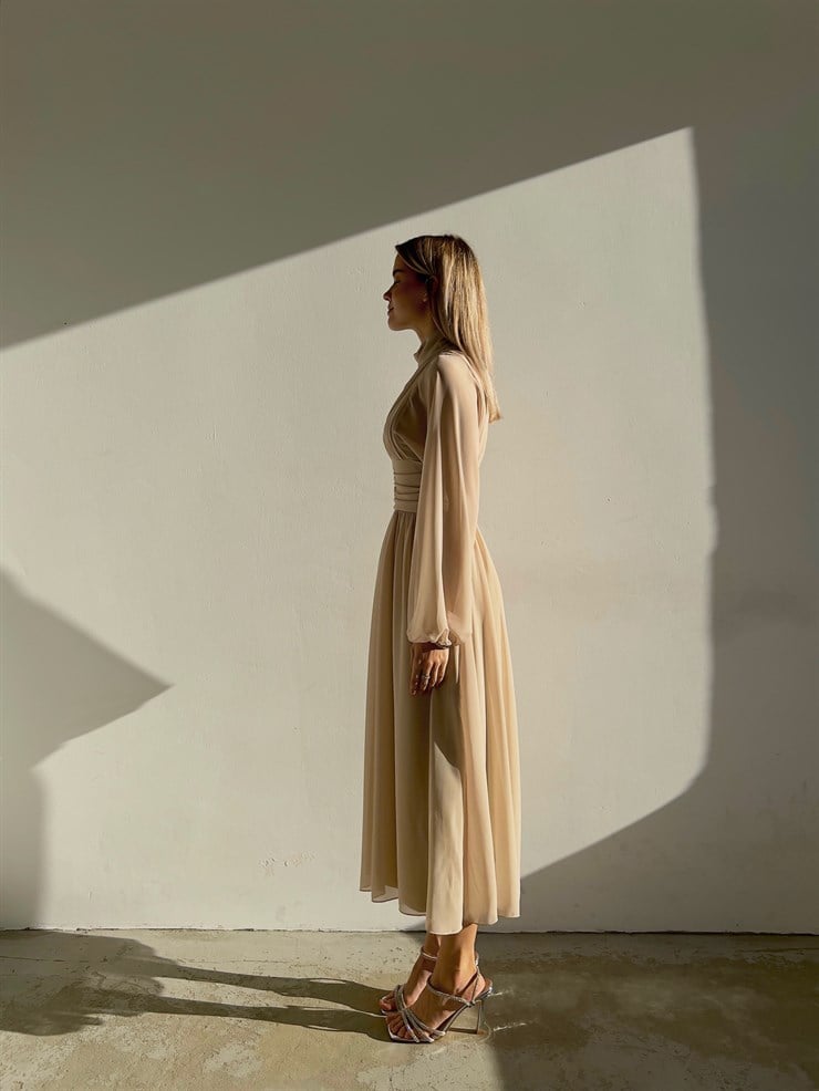 Boğazlı Uzun Tül Kol Belden Oturtmalı Rober Kadın Bej Midi Boy Elbise 23K000155