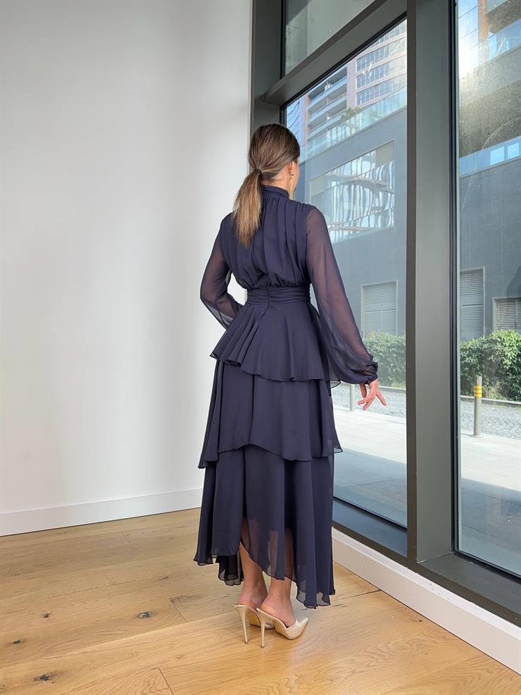 Boğazlı Uzun Tül Kol Önü Ve Beli Drape Detaylı Eteği Katlı Alicia Kadın Lacivert Elbise 24k000156