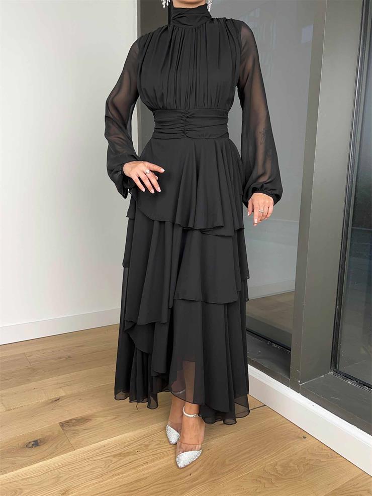 Boğazlı Uzun Tül Kol Önü Ve Beli Drape Detaylı Eteği Katlı Alicia Kadın Siyah Elbise 24k000156