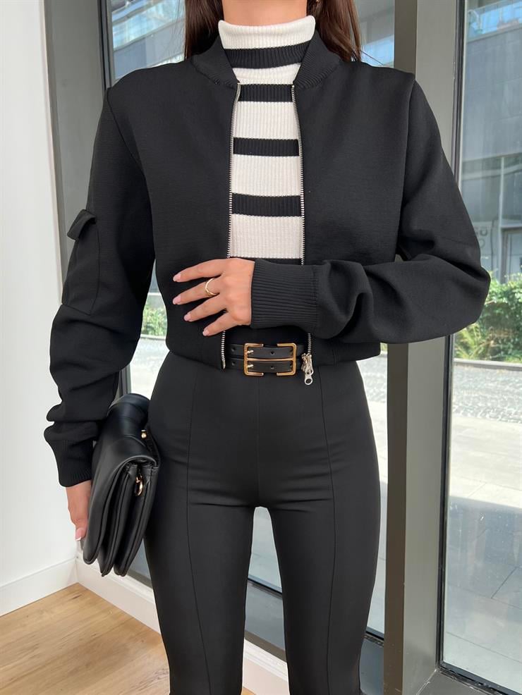 Önü Fermuar Kapamalı Kolunun Yanı Cep Detaylı Kadın Siyah Crop Bomber Ceket 24k000113