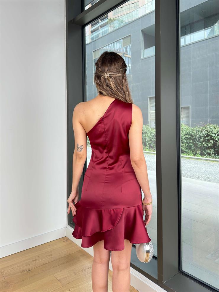 Tek Omuz Drapeli Eteği Fırfırlı Borrov Bordo Kadın Mini Saten Elbise 25Y143