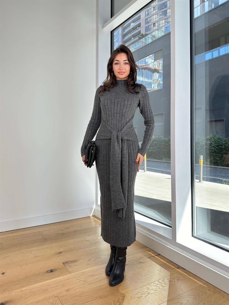 Yarım Balıkçı Yaka Önden Bağlama Detaylı Branko Antrasit Kadın Triko Elbise 25K296