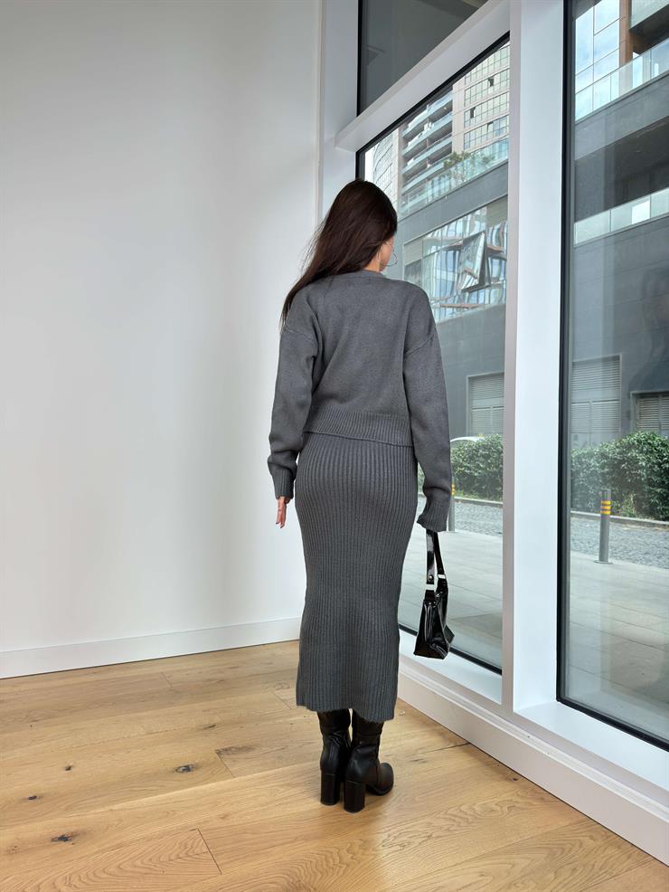 V Yaka Kalın Askılı Elbise Önü Aksesuarlı Çıt Çıt Kapamalı Hırka Brayden Füme Kadın Triko Takım 25K152