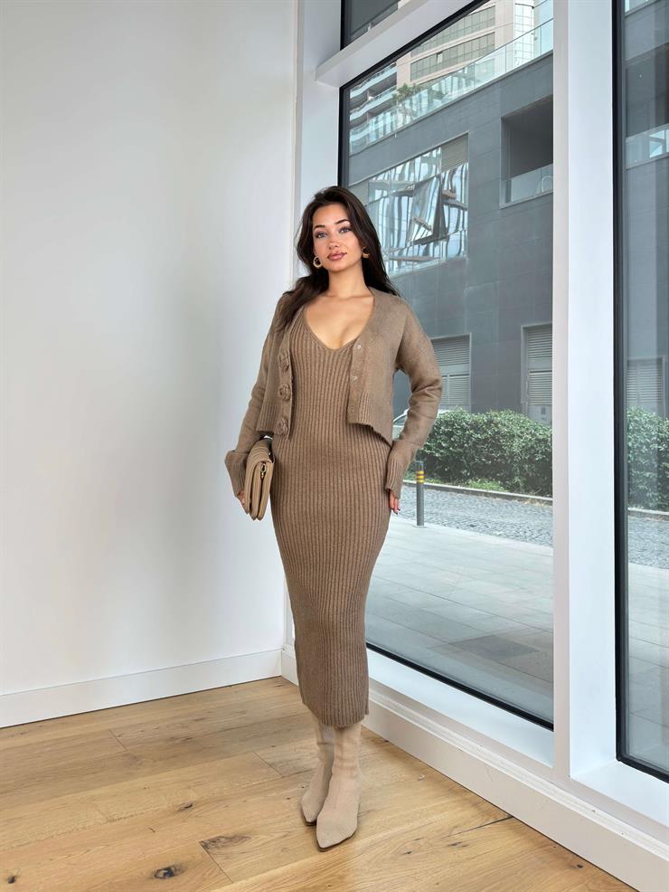 V Yaka Kalın Askılı Elbise Önü Aksesuarlı Çıt Çıt Kapamalı Hırka Brayden Vizon Kadın Triko Takım 25K152